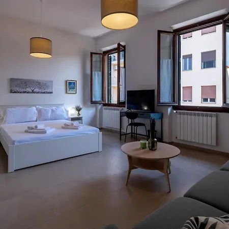 Tuscan Tempo Chic Double Retreat Apartment Florence