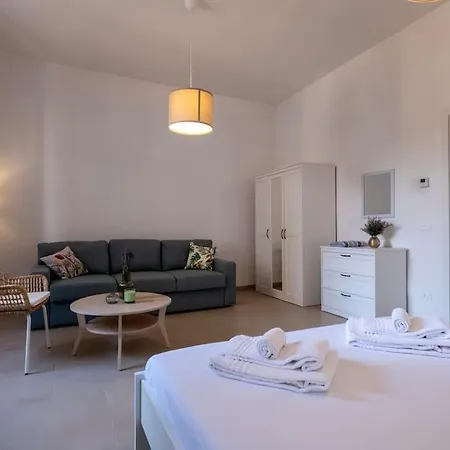 Tuscan Tempo Chic Double Retreat Apartment